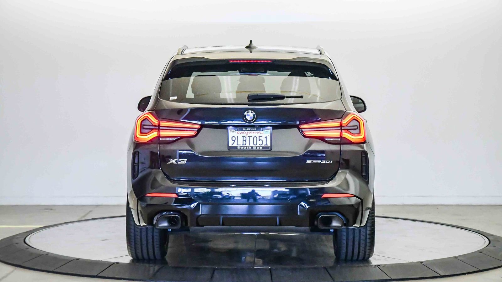 Certified 2024 BMW X3 sDrive30i w/ M Sport Package RWD image 3