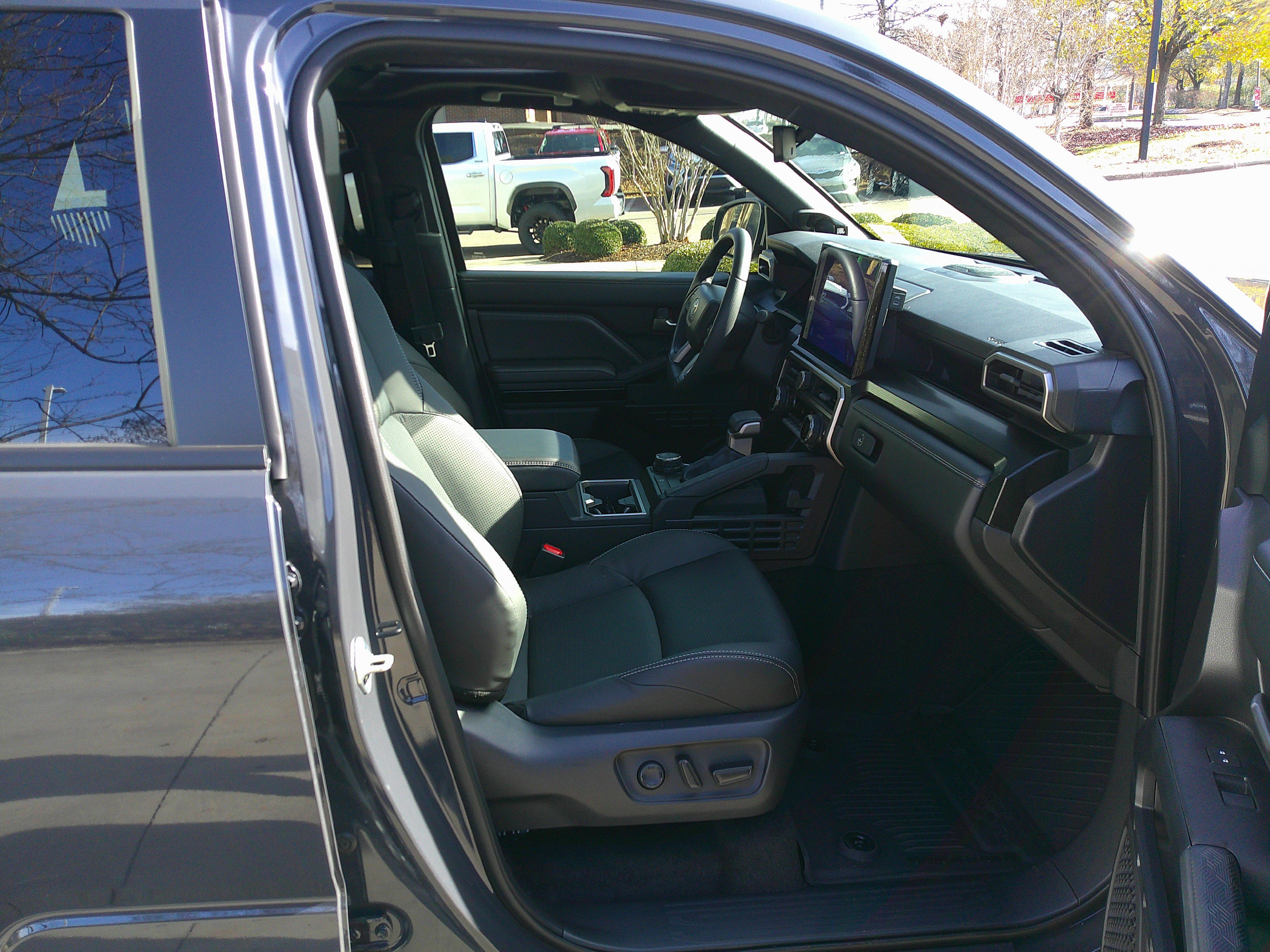 Used 2025 Toyota 4Runner Limited image 34