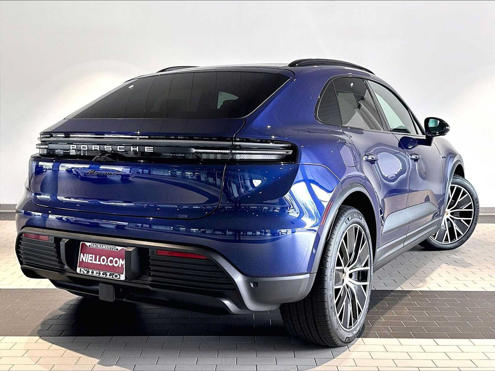 Used 2026 Porsche Macan 4 Electric AWD/4WD image 10