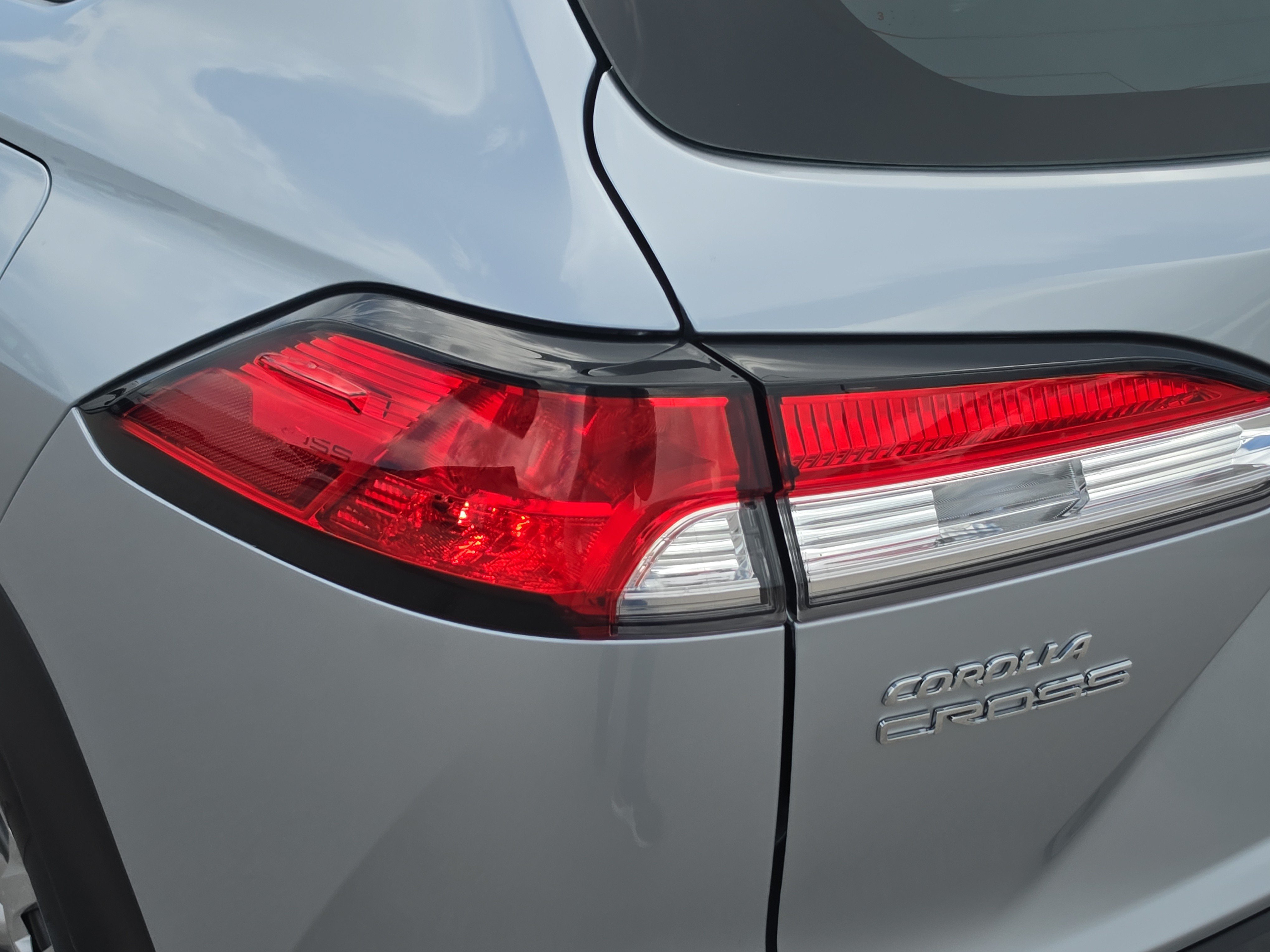 Used 2025 Toyota Corolla Cross L FWD image 7