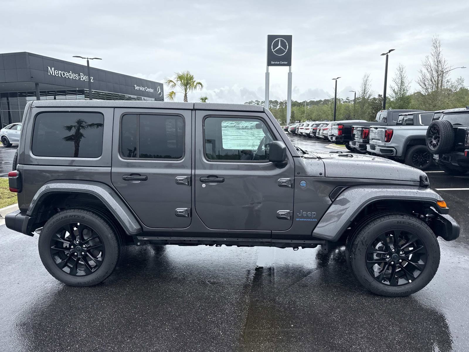 Used 2025 Jeep Wrangler Unlimited Sahara w/ Safety Group image 2