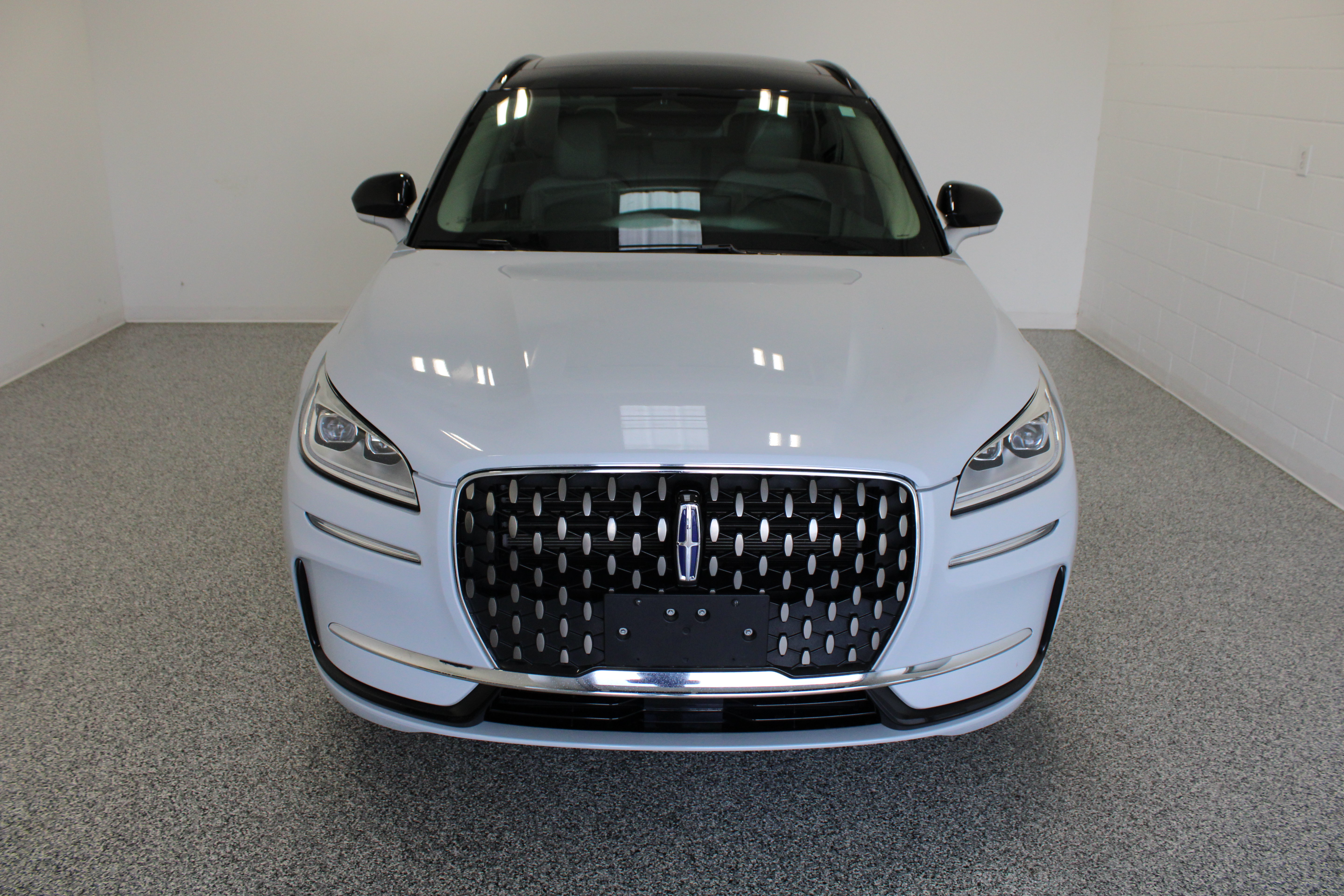 Used 2025 Lincoln Corsair Grand Touring AWD/4WD image 3