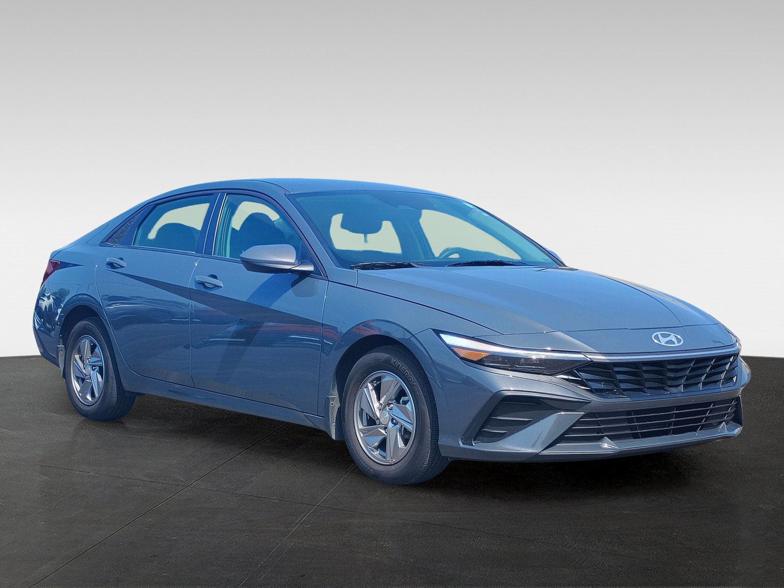 Certified 2025 Hyundai Elantra SE FWD image 3
