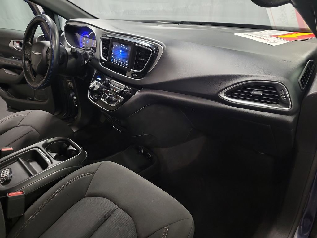 Used 2019 Chrysler Pacifica Touring Plus w/ S Appearance Package image 25