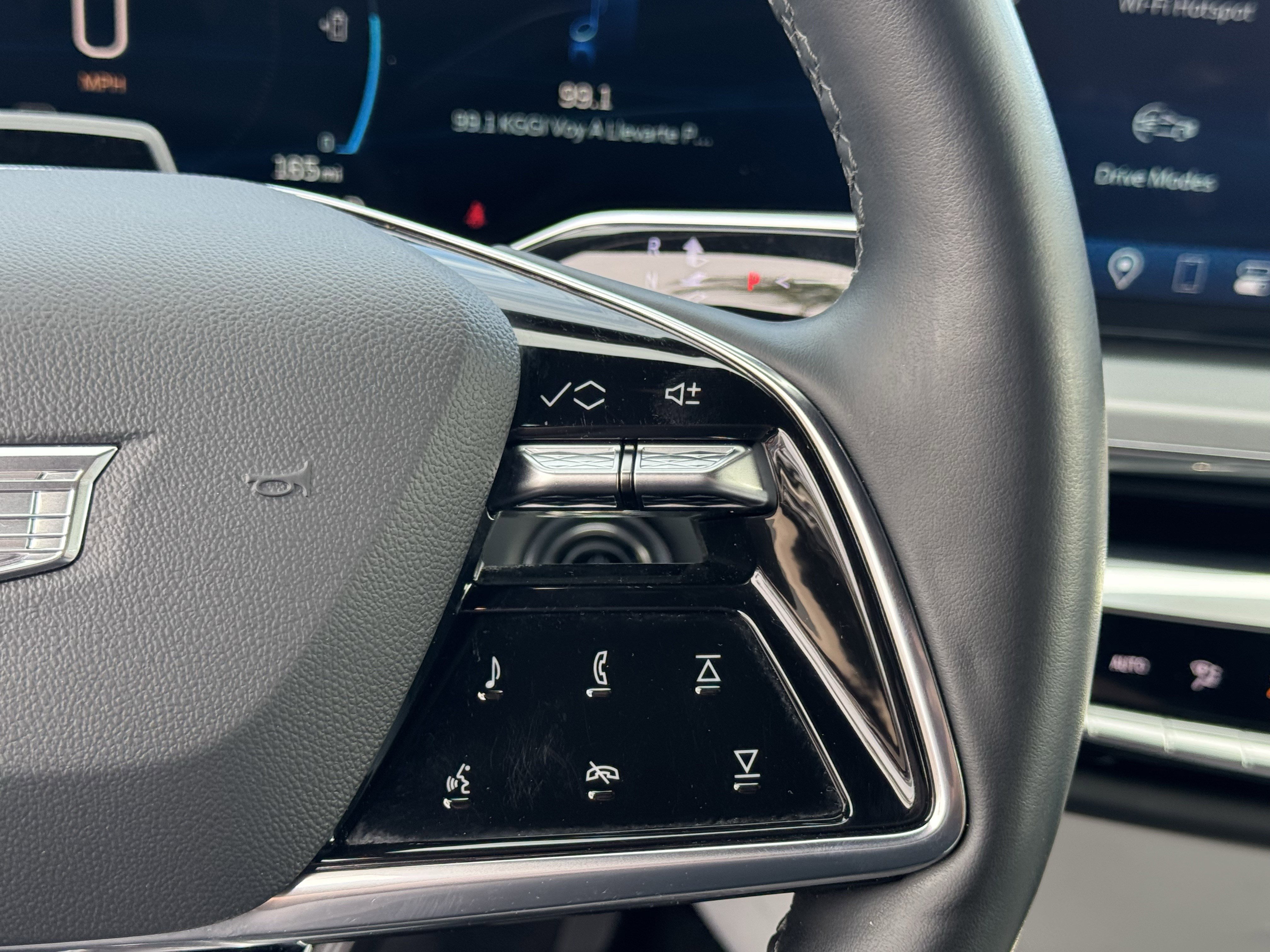 Used 2024 Cadillac Lyriq Luxury AWD/4WD image 24