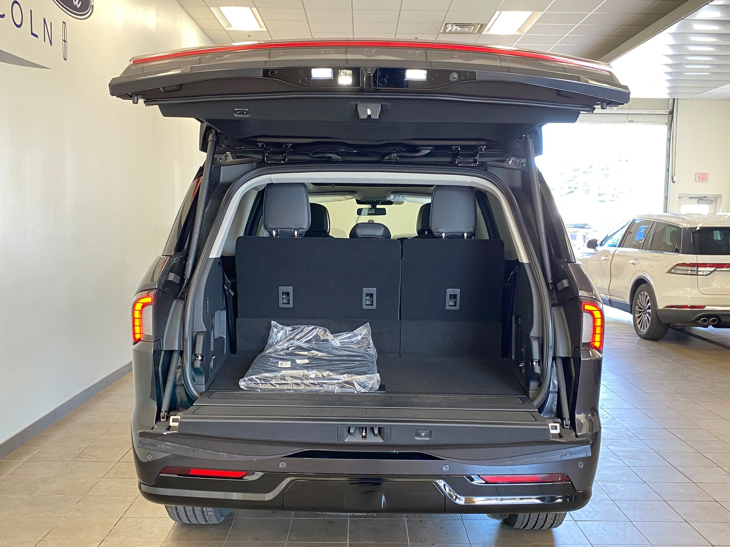 New 2027 Lincoln Navigator Reserve AWD/4WD image 9