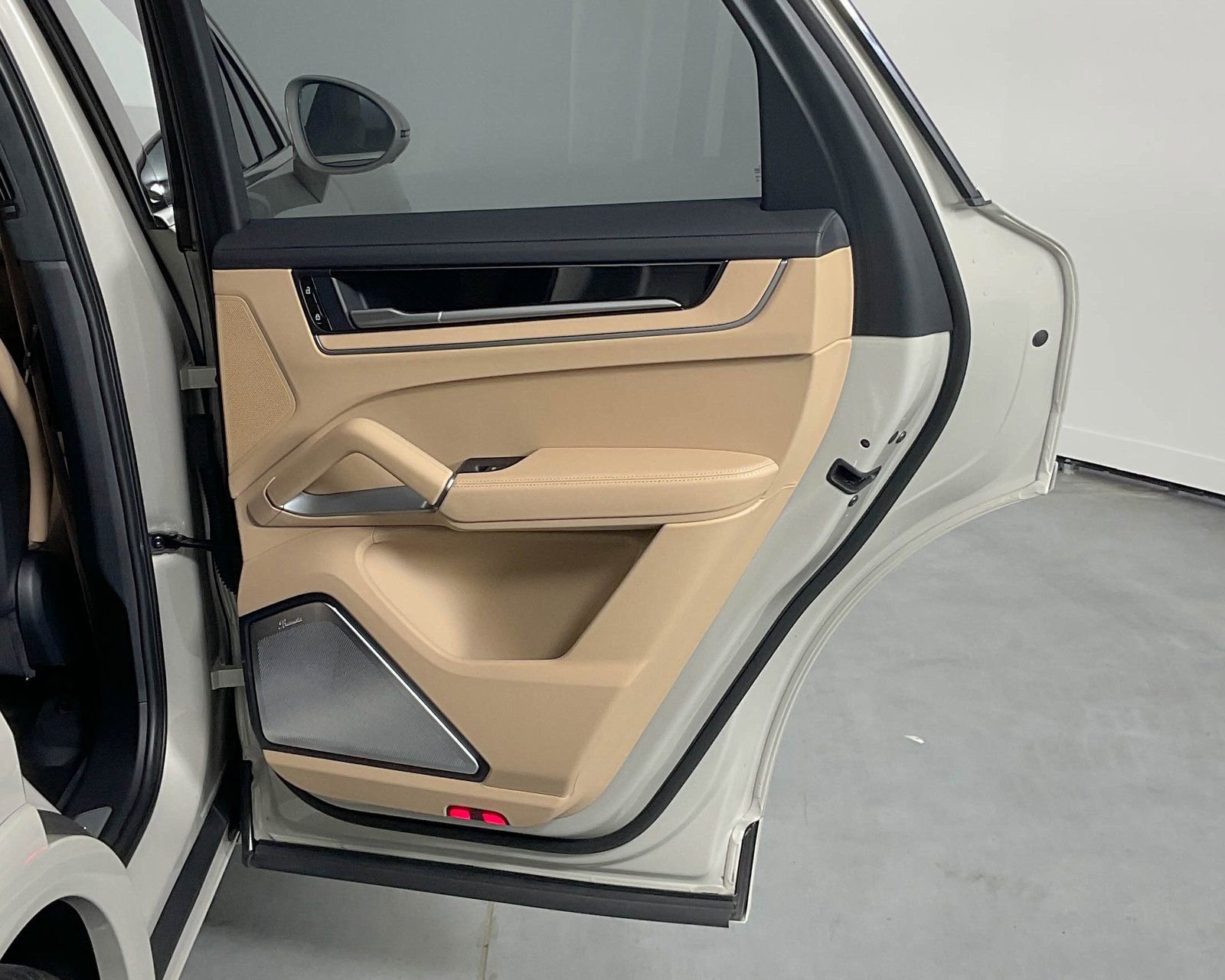 Certified 2024 Porsche Cayenne Turbo image 25