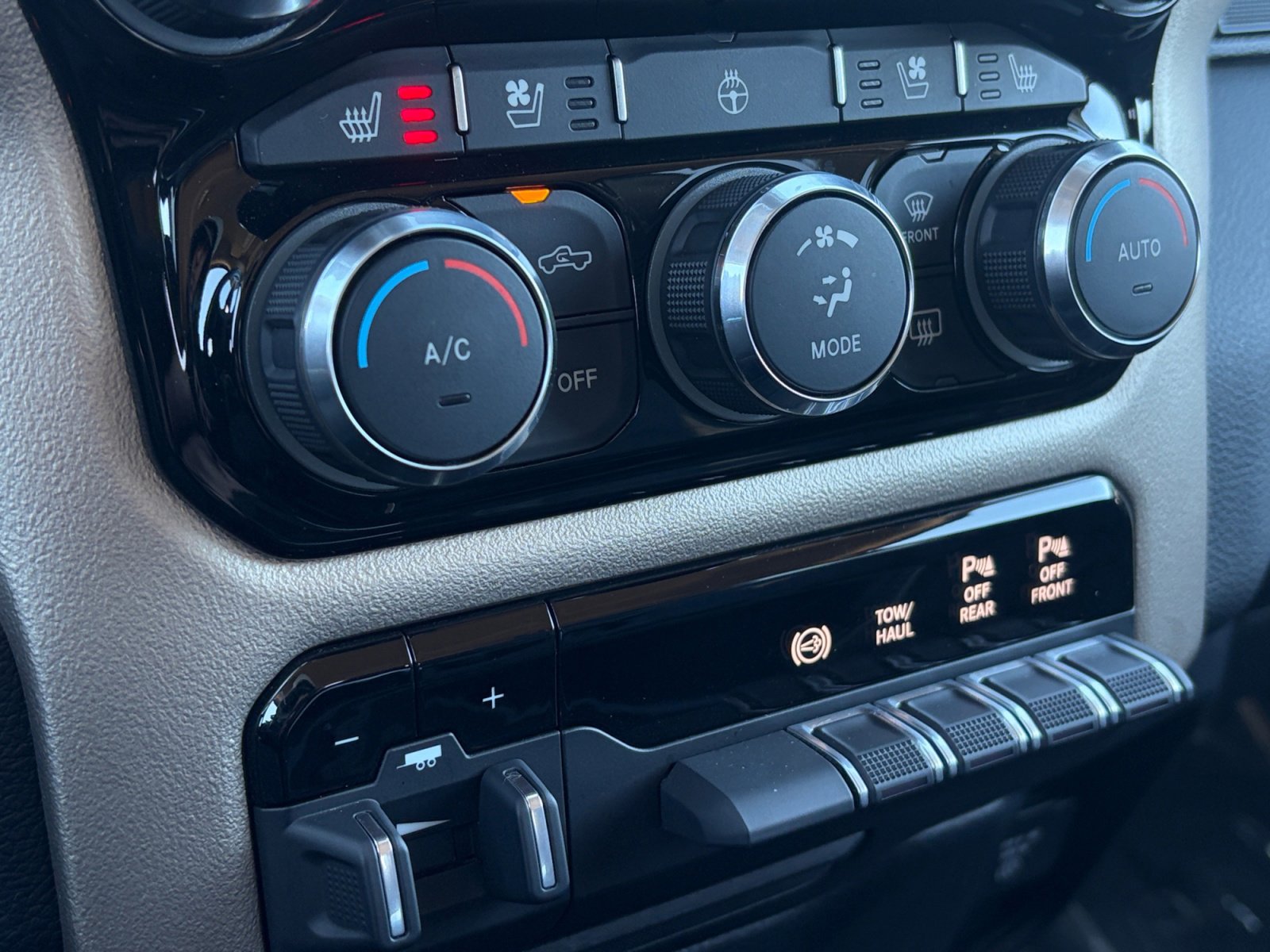 Used 2020 RAM 2500 Laramie image 17