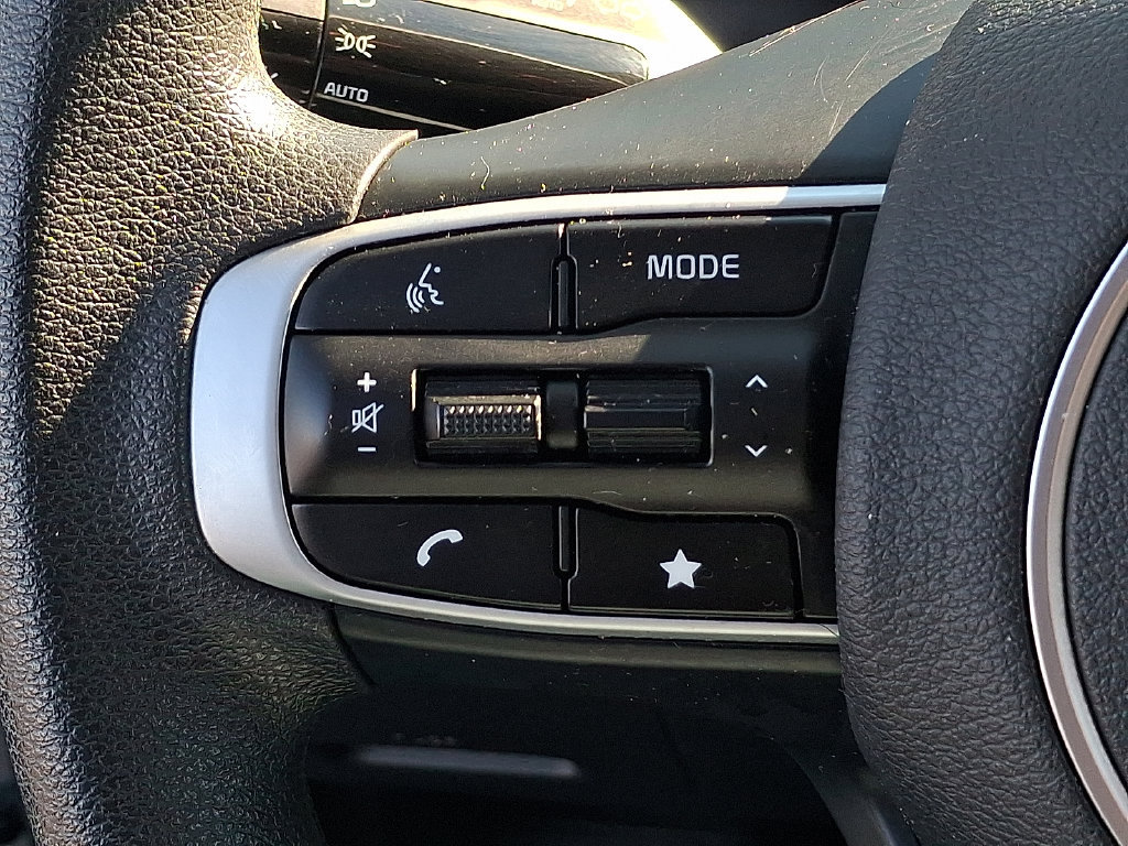 Used 2025 Kia Sportage LX FWD image 16