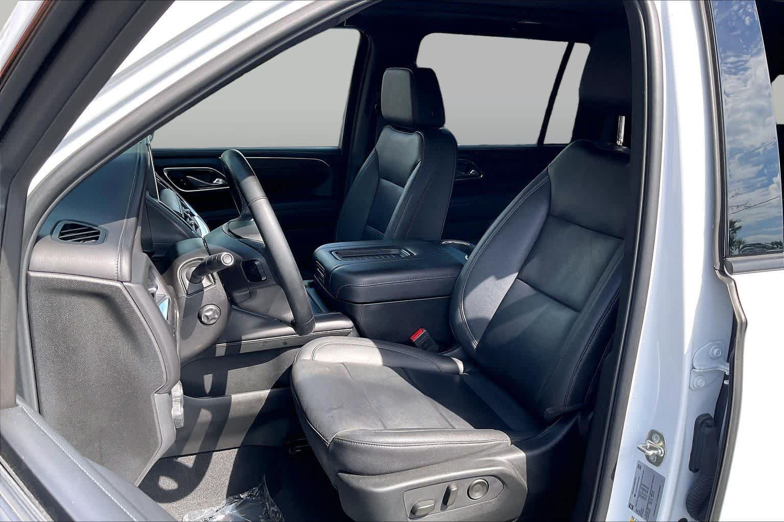 Used 2023 Chevrolet Suburban Z71 w/ Luxury Package AWD/4WD image 25