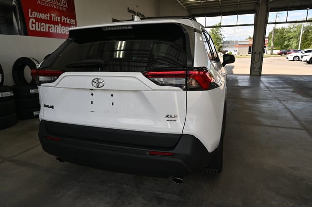 Used 2021 Toyota RAV4 XLE w/ Convenience Package AWD/4WD image 7