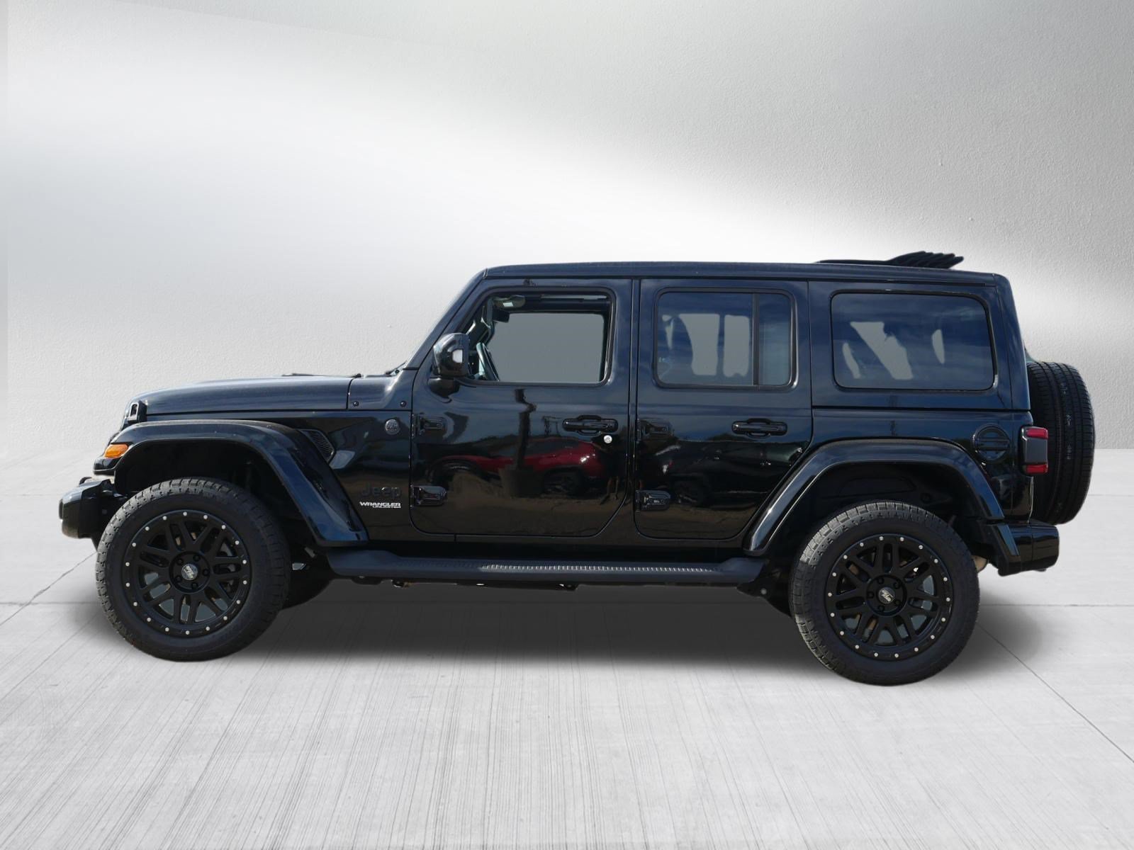 Used 2022 Jeep Wrangler Unlimited Sahara AWD/4WD image 4