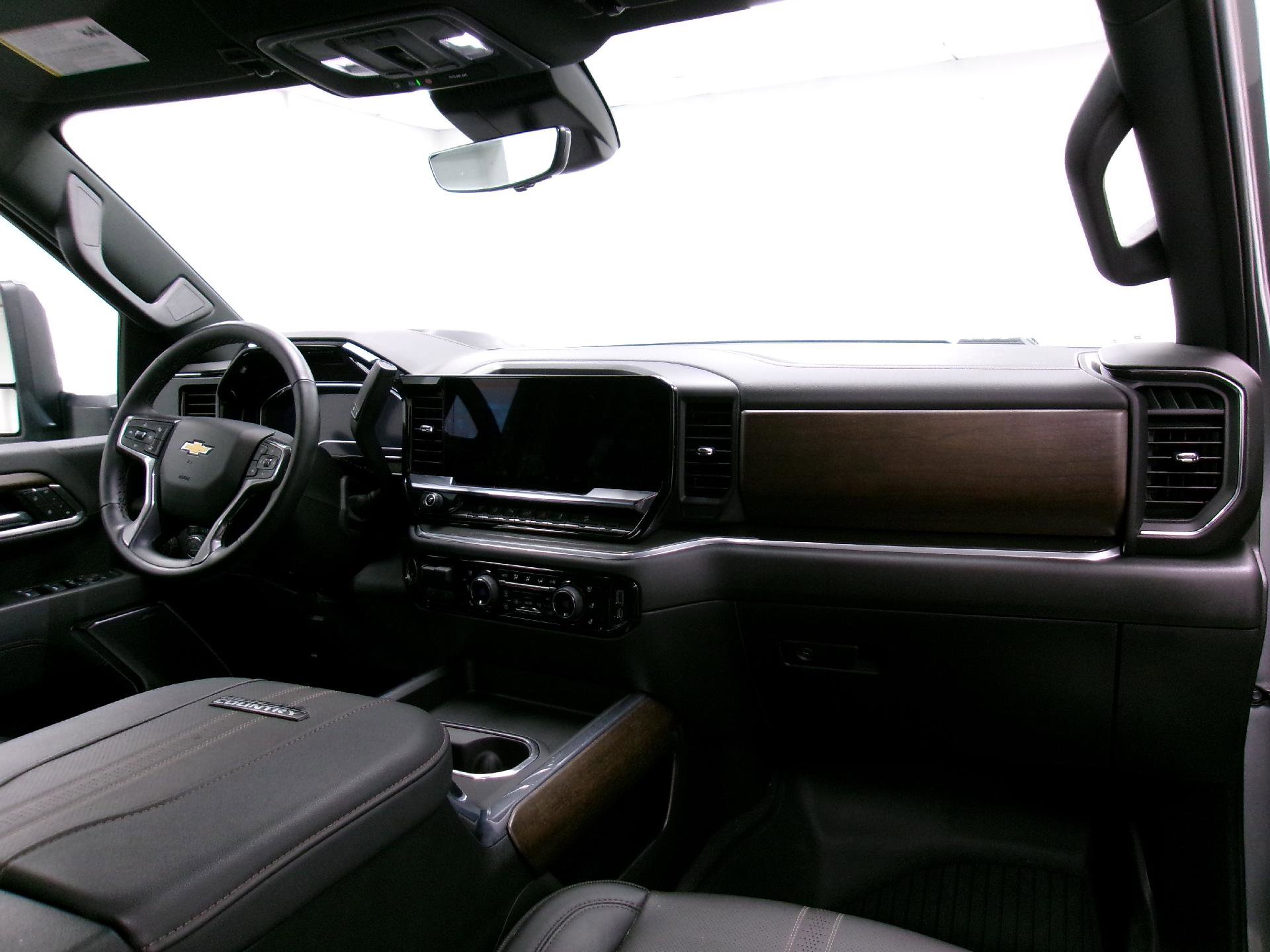 Used 2025 Chevrolet Silverado 2500 High Country w/ Technology Package image 3