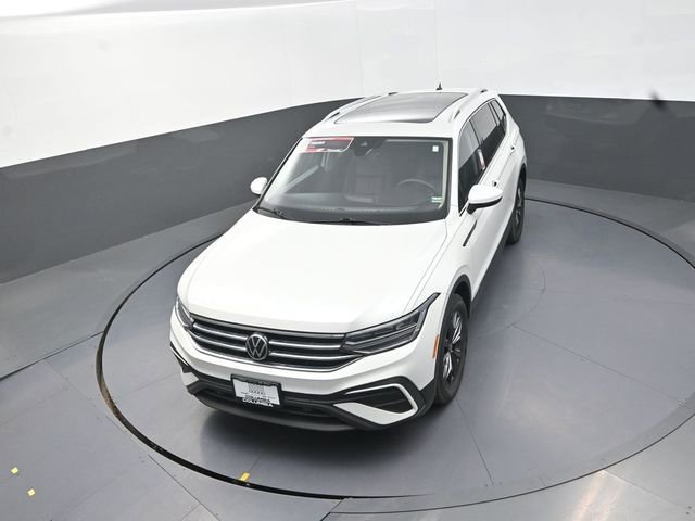 Used 2023 Volkswagen Tiguan SE w/ Panoramic Sunroof Package image 14