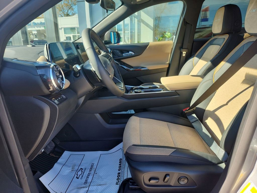 New 2026 Chevrolet Equinox ACTIV w/ LPO, Floor Liner Package image 8