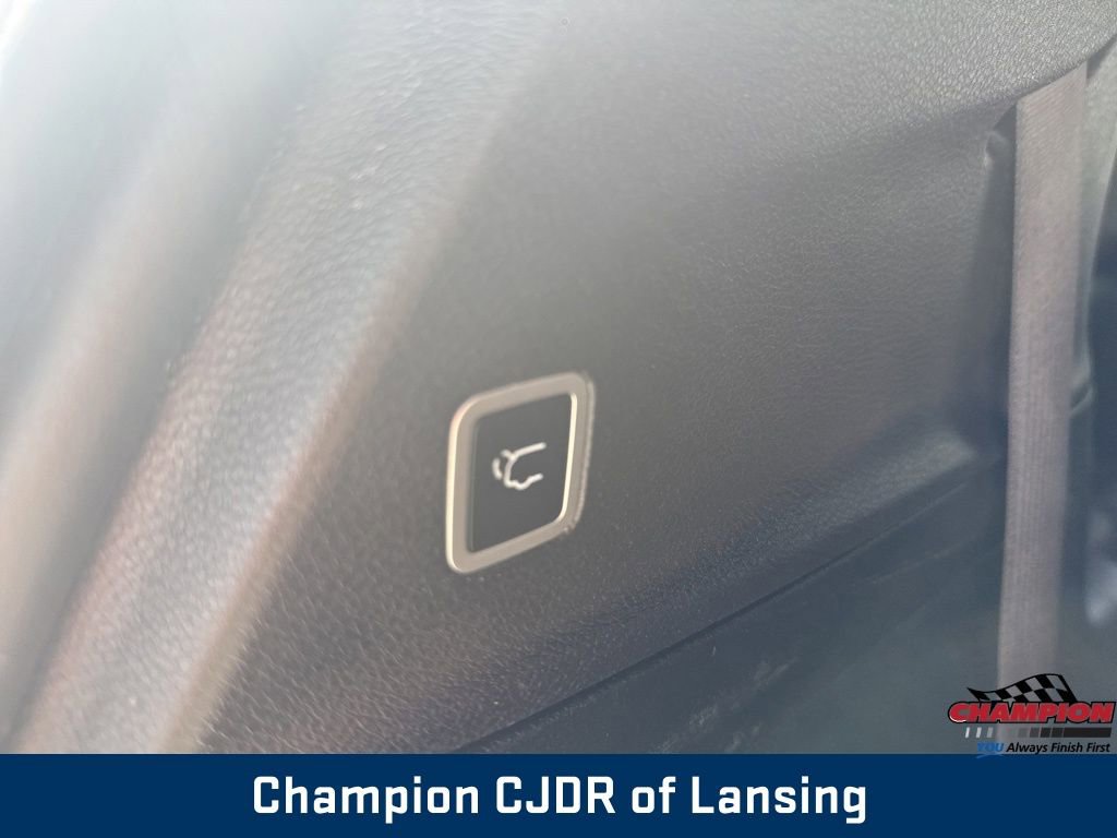 Used 2025 Chrysler Pacifica Limited FWD image 17