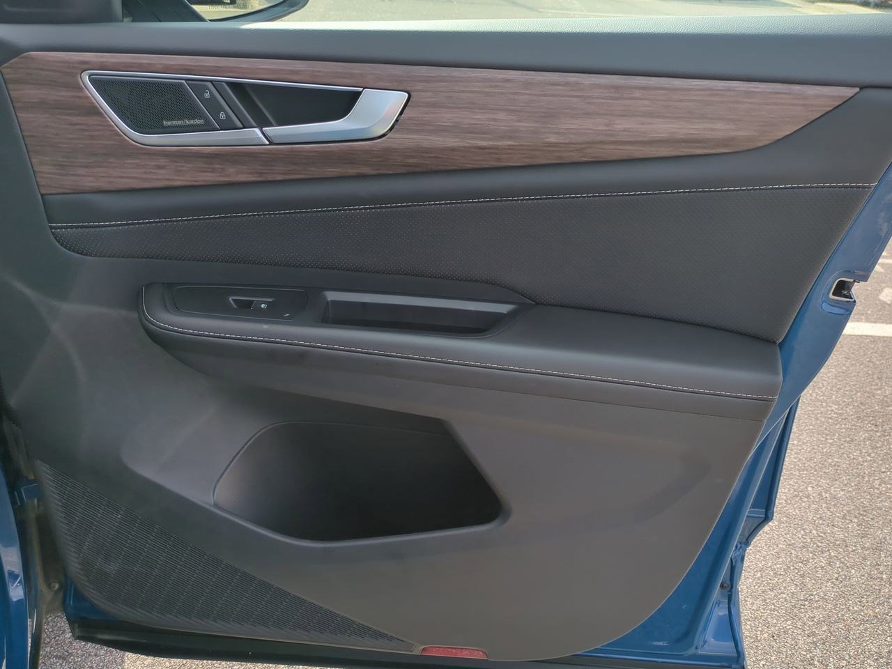 Used 2025 Volkswagen Atlas SEL Premium R-Line image 42