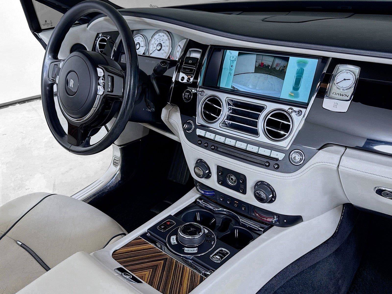 Used 2016 Rolls-Royce Dawn RWD image 36