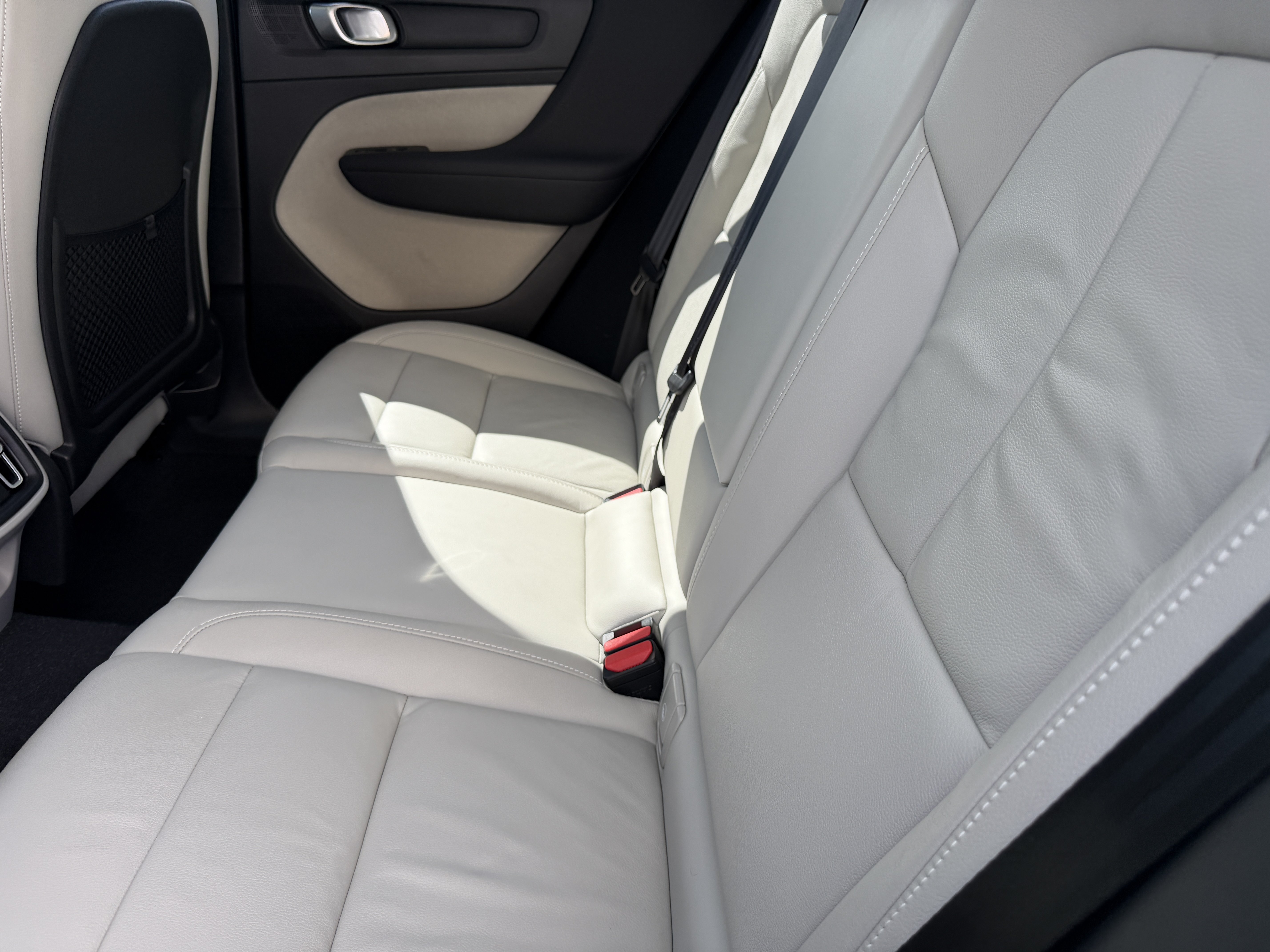 Certified 2023 Volvo XC40 B5 Plus w/ Driver Assist Package AWD/4WD image 16