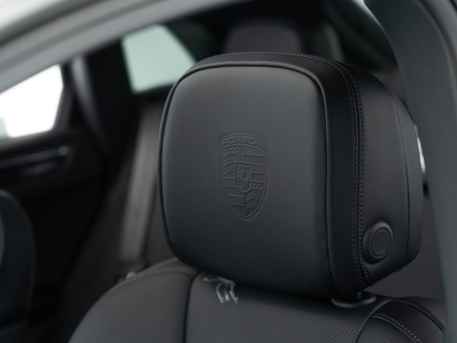 New 2026 Porsche Macan image 19