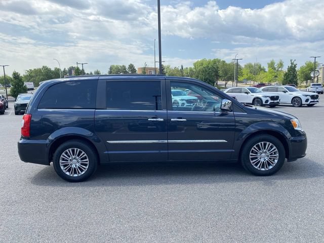 Used 2014 Chrysler Town & Country Touring-L w/ Driver Convenience Group FWD image 6