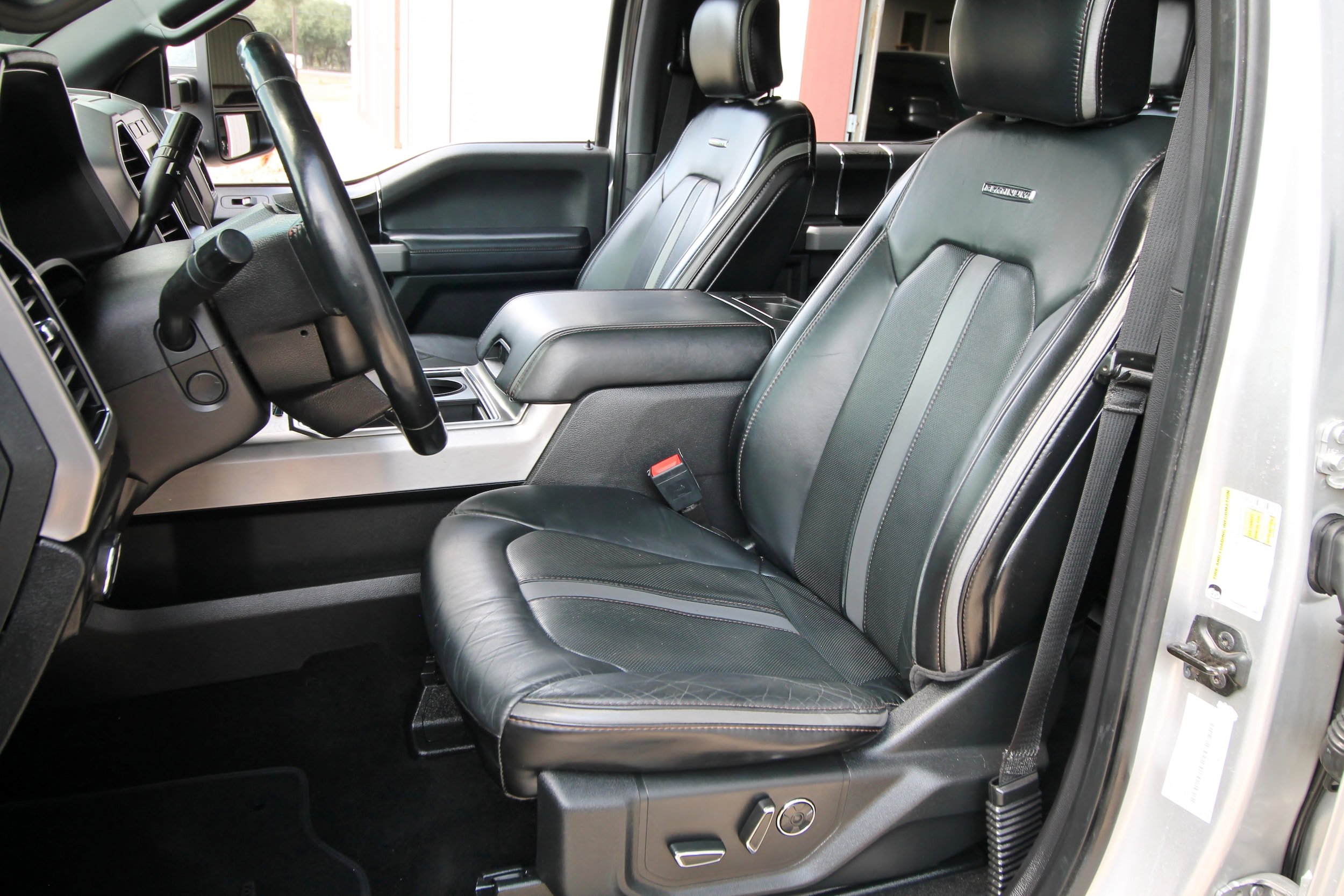 Used 2019 Ford F350 Platinum w/ Platinum Ultimate Package AWD/4WD image 24
