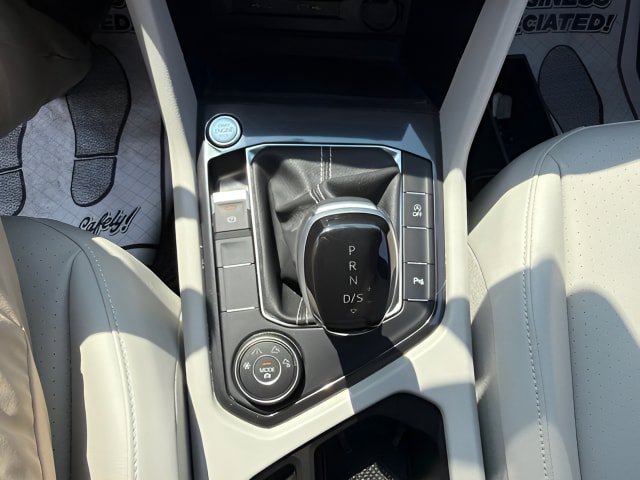 Certified 2024 Volkswagen Tiguan SE R-Line AWD/4WD image 22