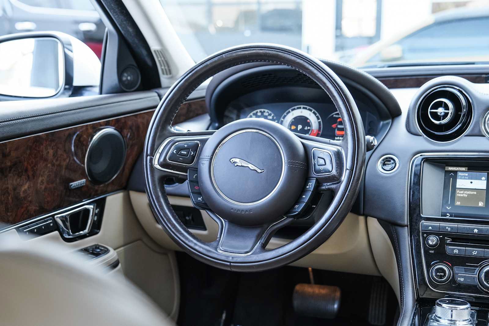 Used 2017 Jaguar XJ R-Sport RWD image 22