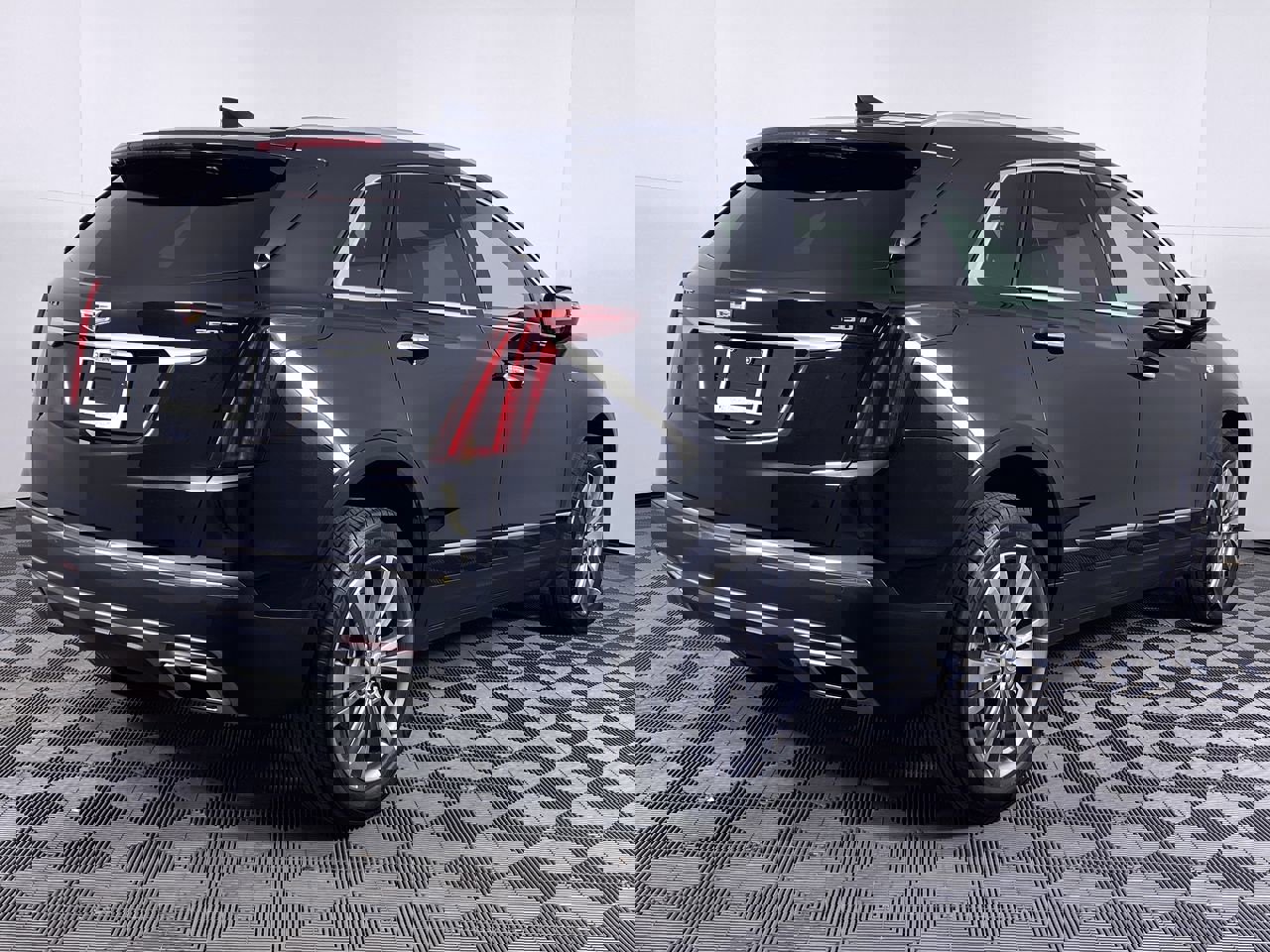 Certified 2025 Cadillac XT5 Premium Luxury FWD image 37