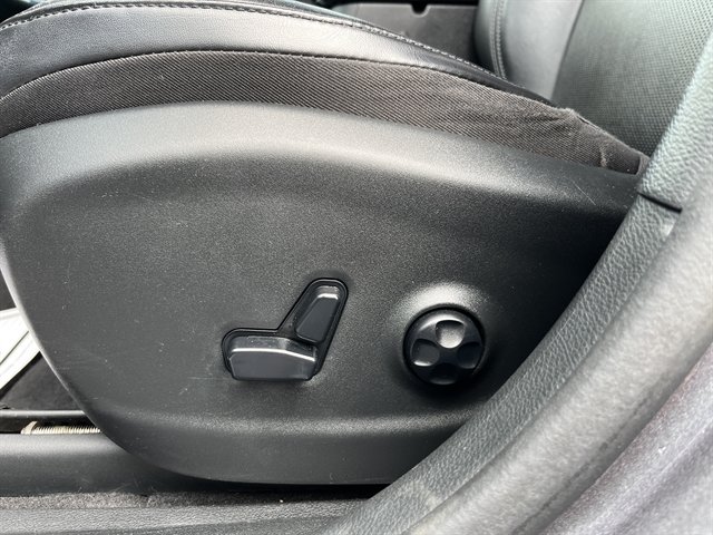 Used 2020 Jeep Cherokee Limited AWD/4WD image 21