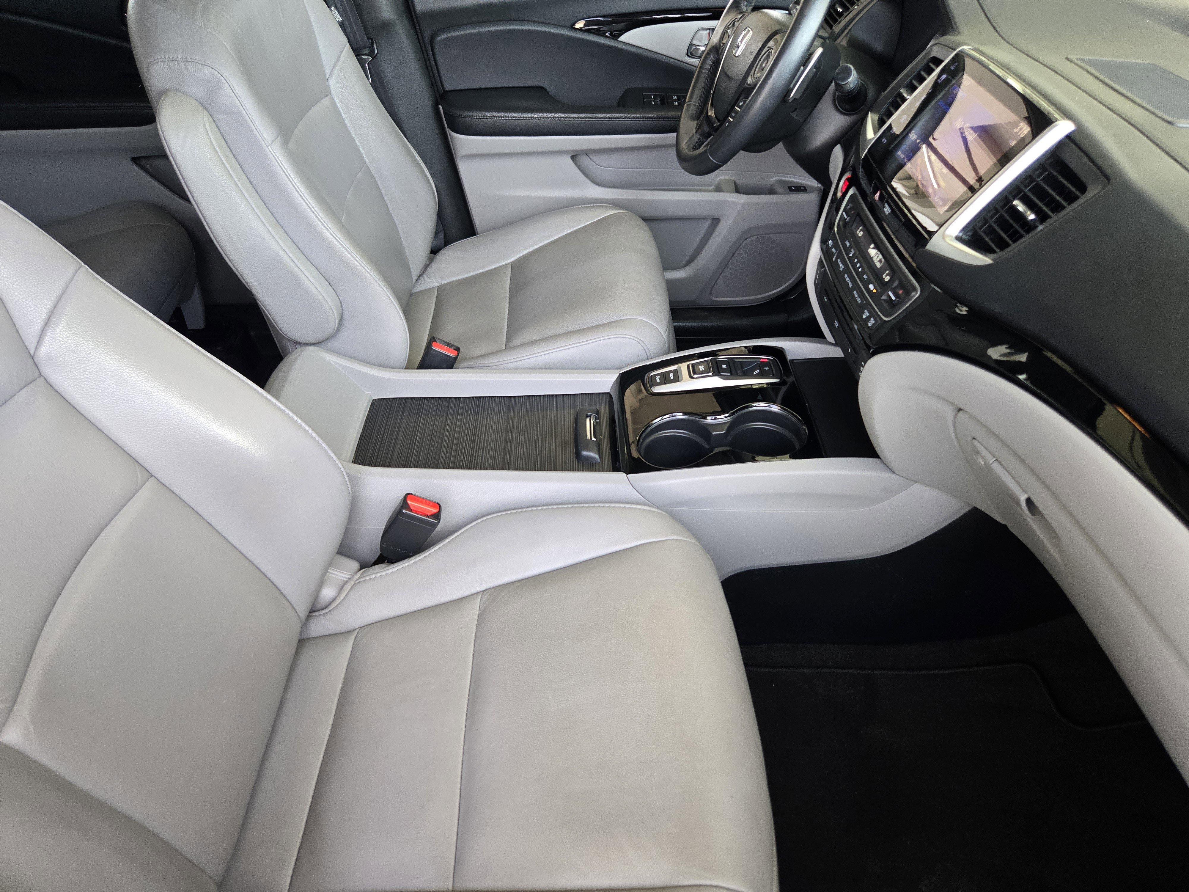 Used 2017 Honda Pilot Touring image 10