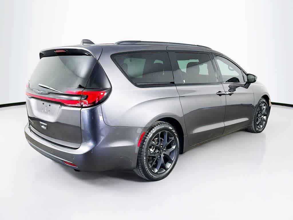 Used 2021 Chrysler Pacifica Touring w/ S Appearance Package FWD image 25