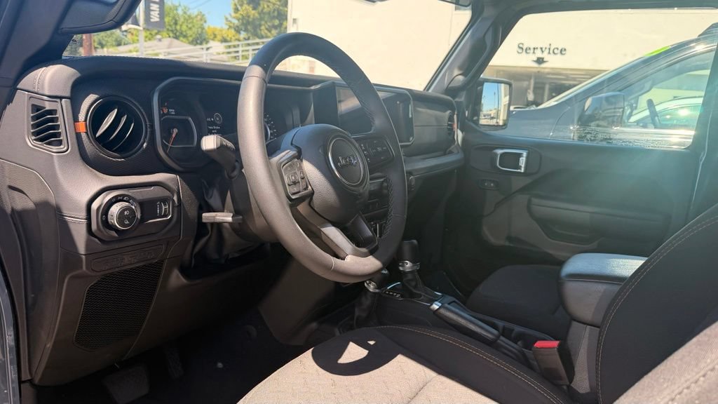 Used 2026 Jeep Gladiator Mojave AWD/4WD image 5