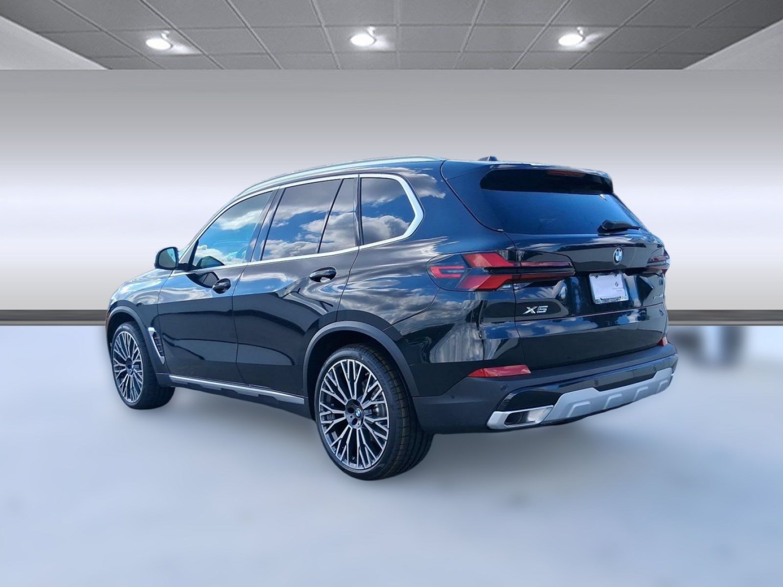 Used 2026 BMW X5 xDrive40i w/ Executive Package AWD/4WD image 3