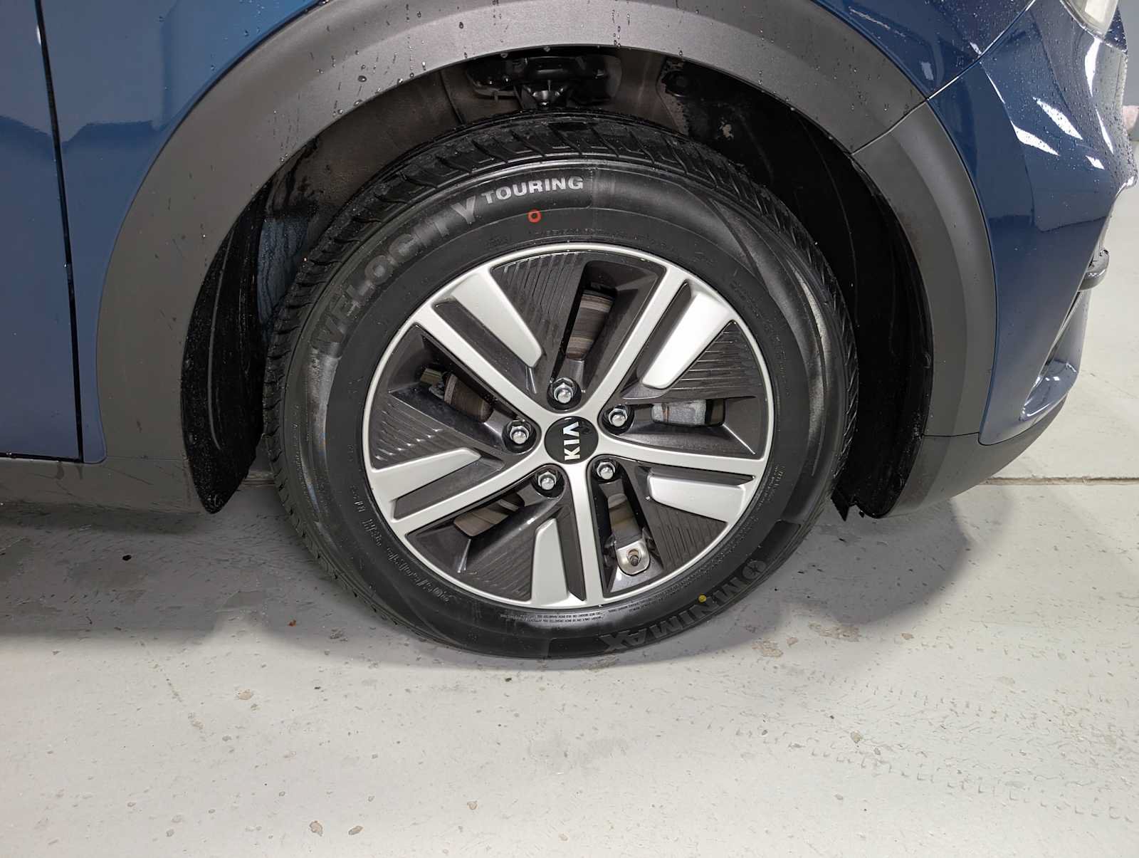 Used 2020 Kia Niro EX Premium FWD image 3