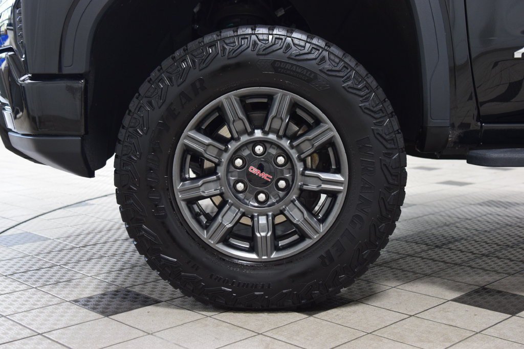 Used 2025 GMC Sierra 1500 AT4 w/ AT4 Premium Package AWD/4WD image 30