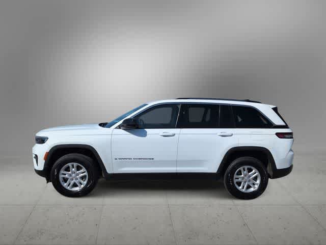 Certified 2023 Jeep Grand Cherokee Laredo AWD/4WD image 5