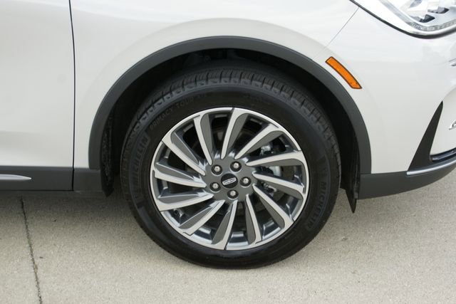 Used 2024 Lincoln Corsair Reserve w/ Equipment Group 201A FWD image 9