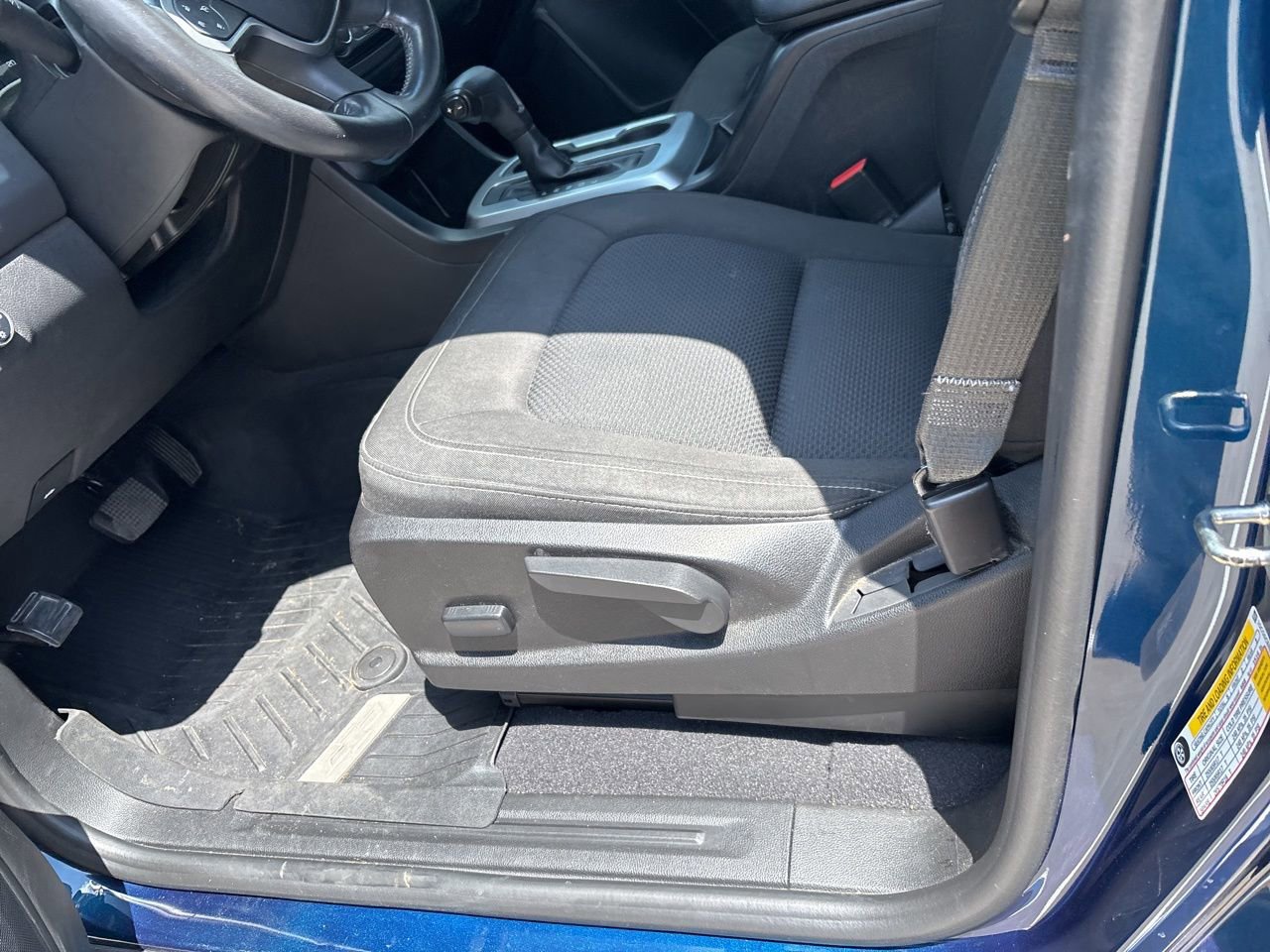 Used 2020 Chevrolet Colorado LT w/ LT Convenience Package RWD image 9