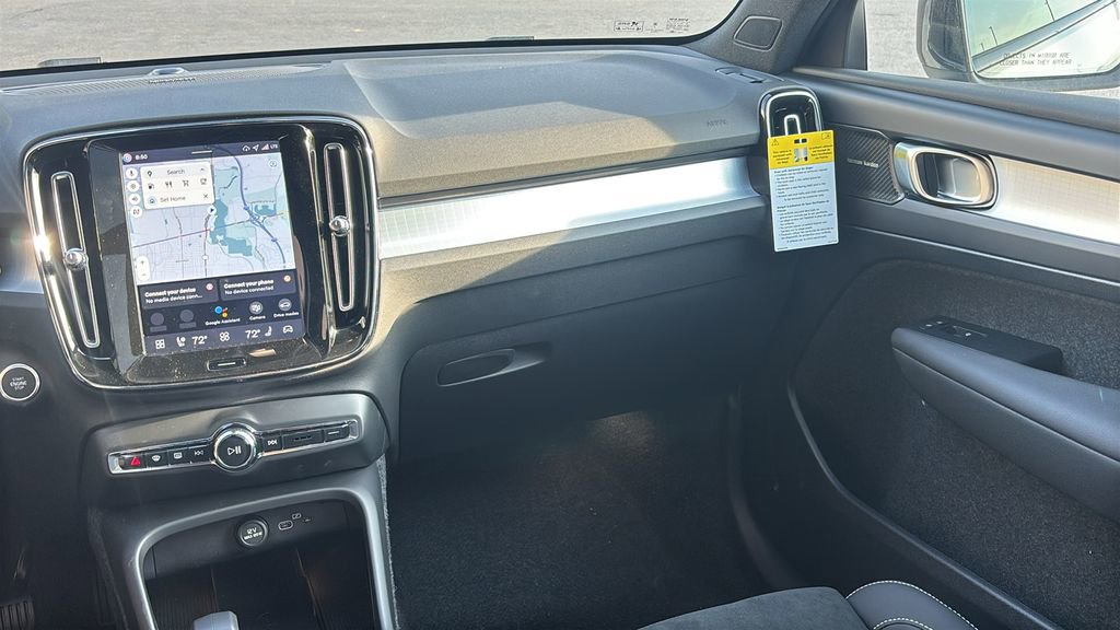 New 2026 Volvo XC40 B5 Ultra w/ Protection Package Premier image 8