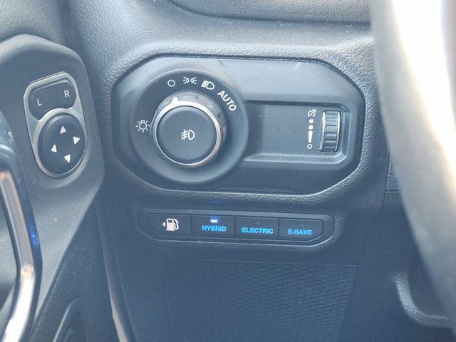 Used 2023 Jeep Wrangler Unlimited Sahara w/ Cold Weather Group AWD/4WD image 23