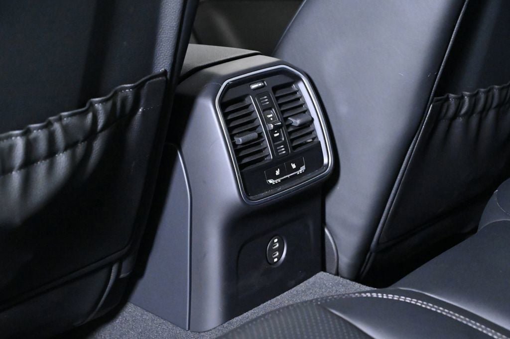 Certified 2026 Porsche Macan AWD/4WD image 20