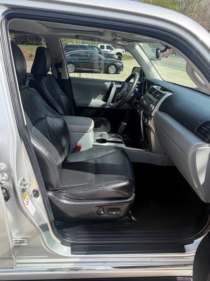 Used 2011 Toyota 4Runner SR5 w/ Convenience Pkg image 13