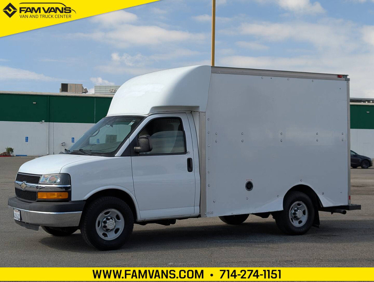 Used 2015 Chevrolet Express 3500 w/ Chrome Appearance Package image 3