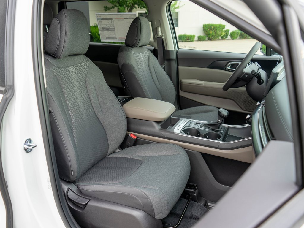 New 2026 Kia Carnival LX image 9