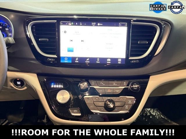 Used 2024 Chrysler Pacifica Touring-L image 19