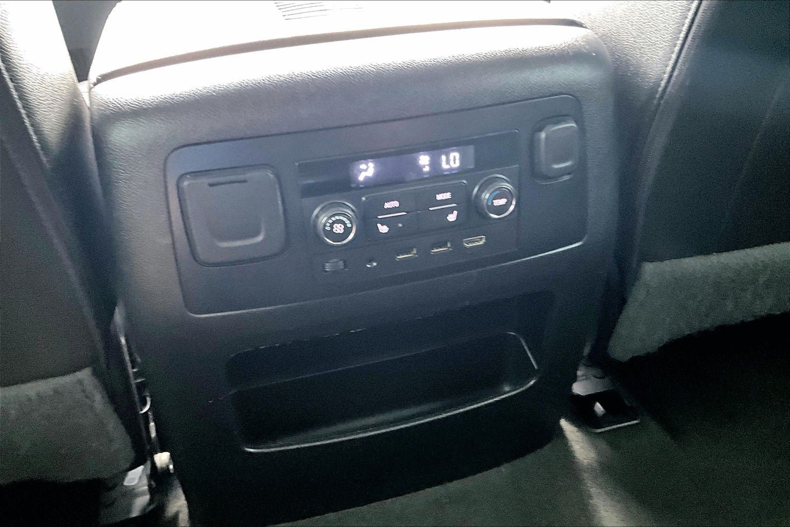 Used 2018 Chevrolet Suburban Premier AWD/4WD image 33