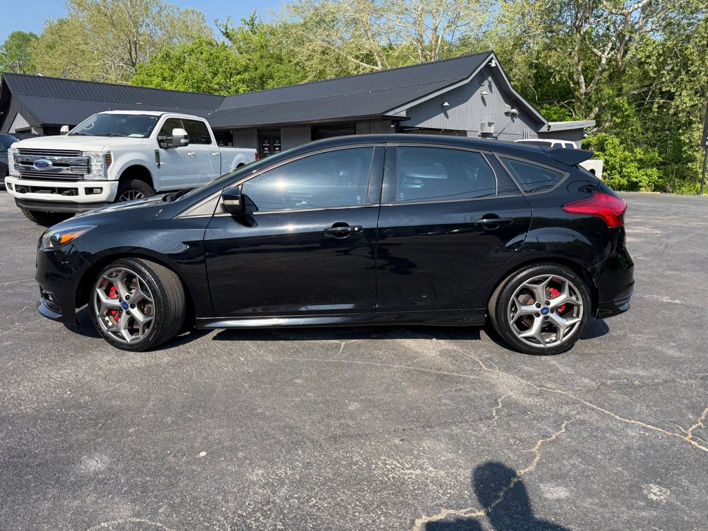 Used 2017 Ford Focus ST w/ Equipment Group 401A FWD image 28