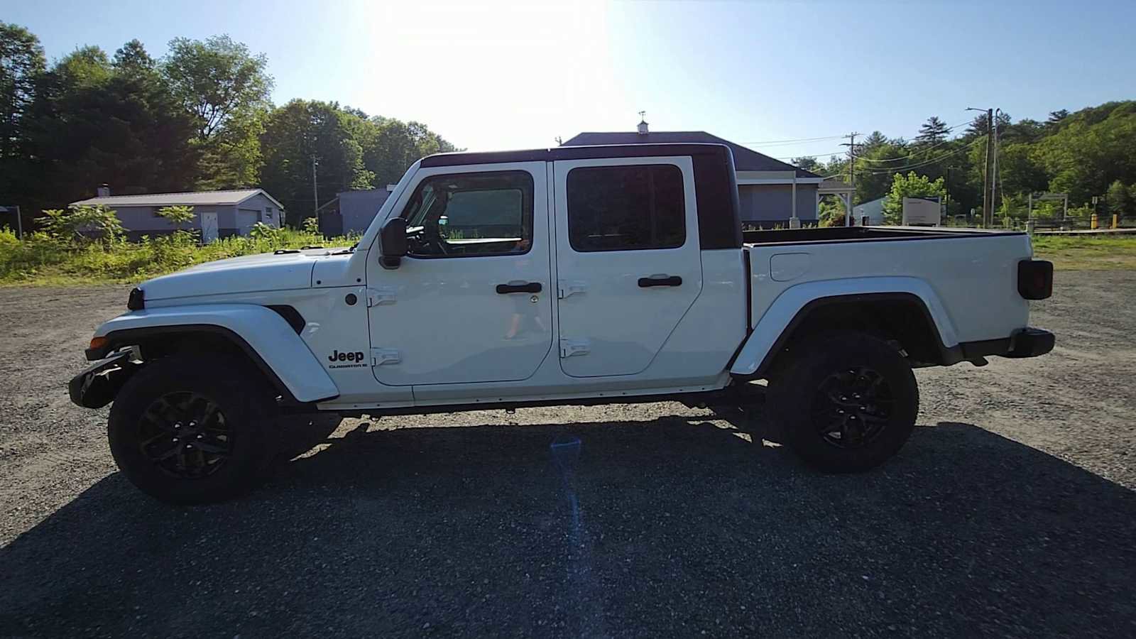 New 2023 Jeep Gladiator Sport image 5