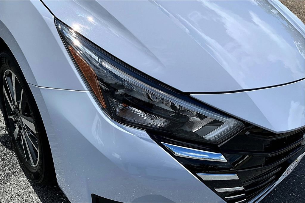 New 2025 Nissan Versa SV w/ Trunk Package FWD image 30